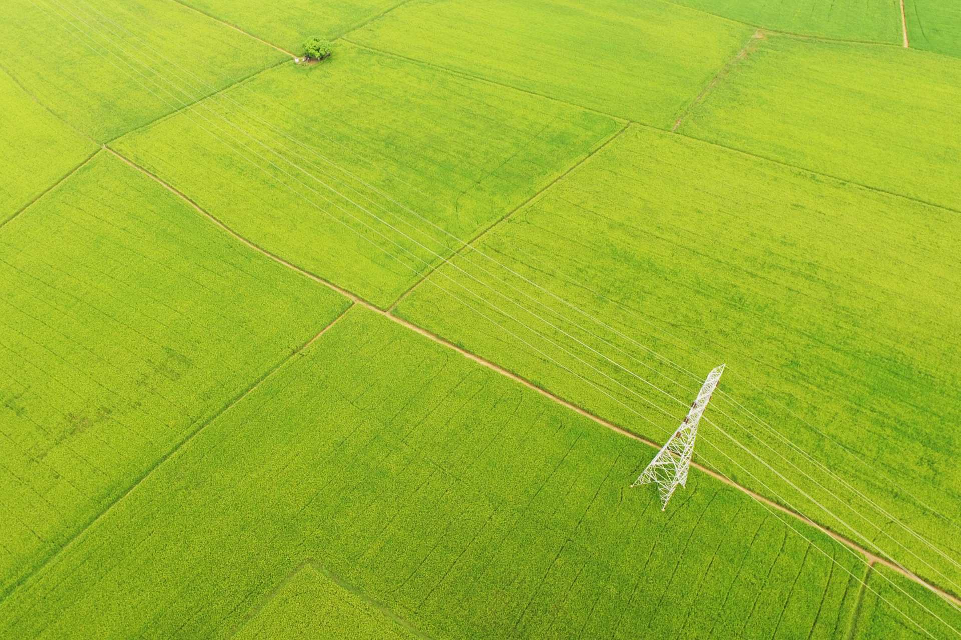 FERC to grid operators: Connect large loads to transmission faster