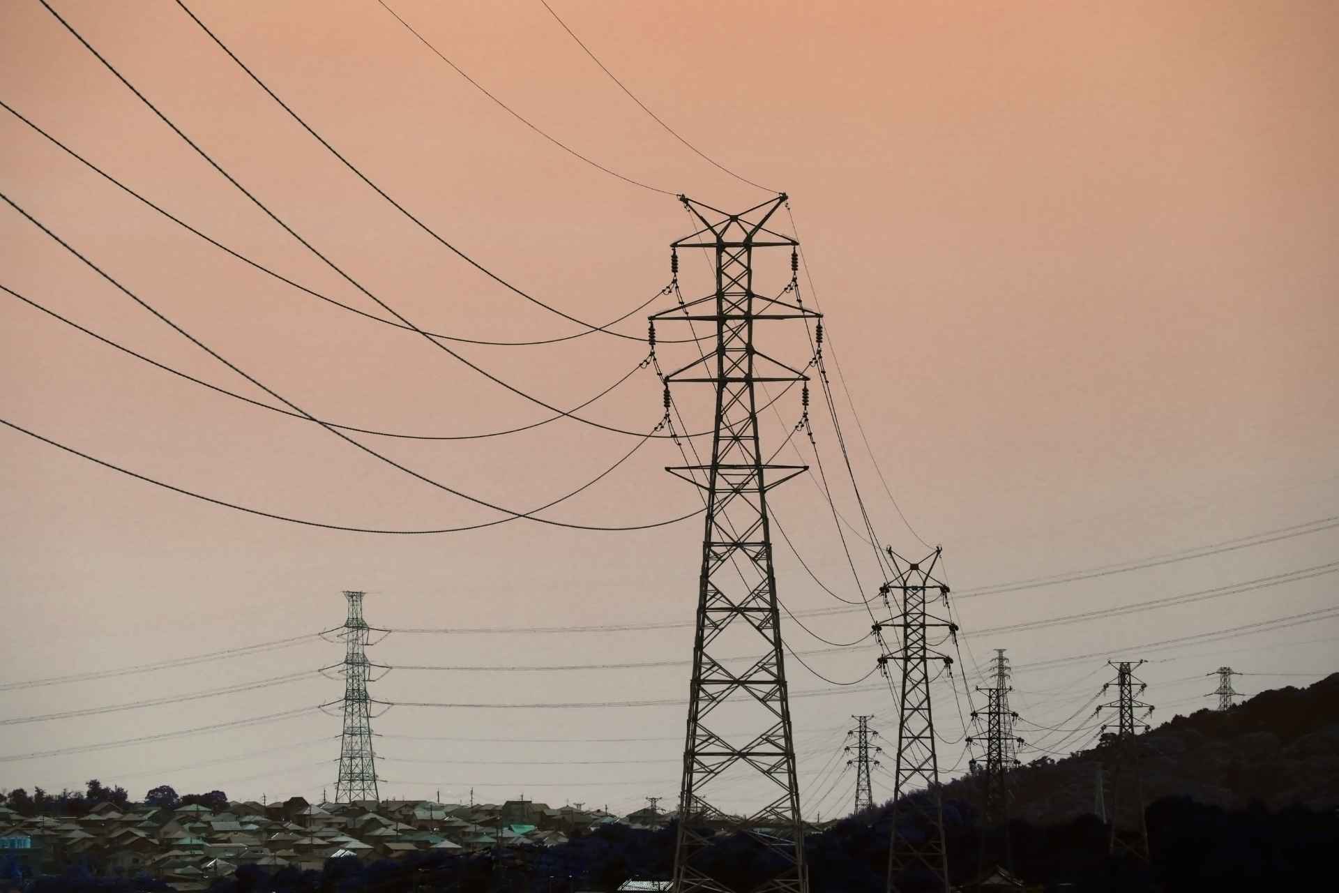 Senate Democrat proposes Grid Savings Act to challenge FERC authority on large loads