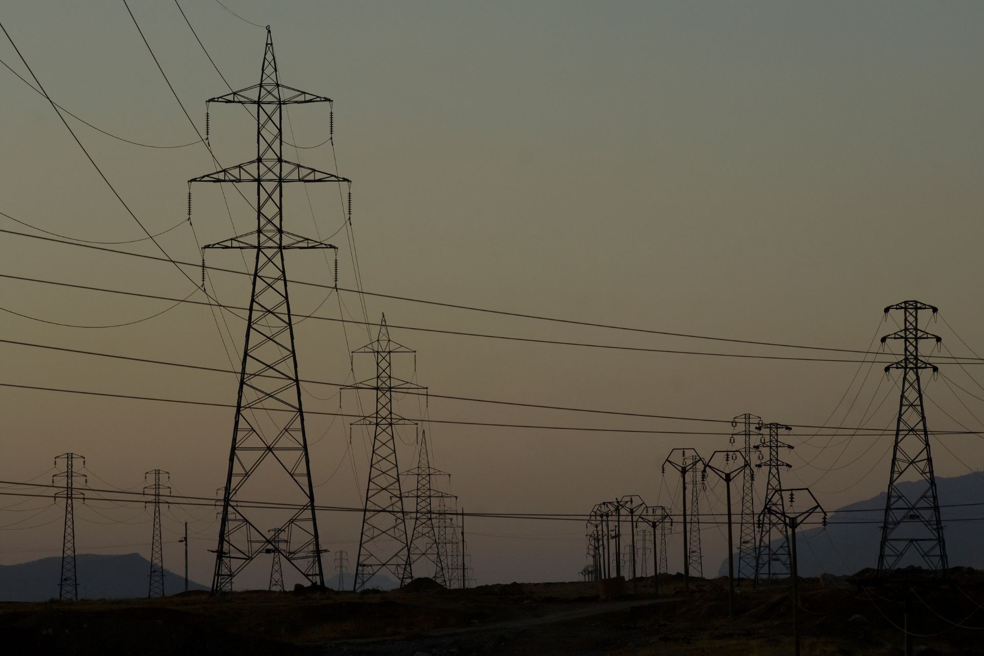 Grid congestion cost US $17 billion last year, Grid Strategies report shows